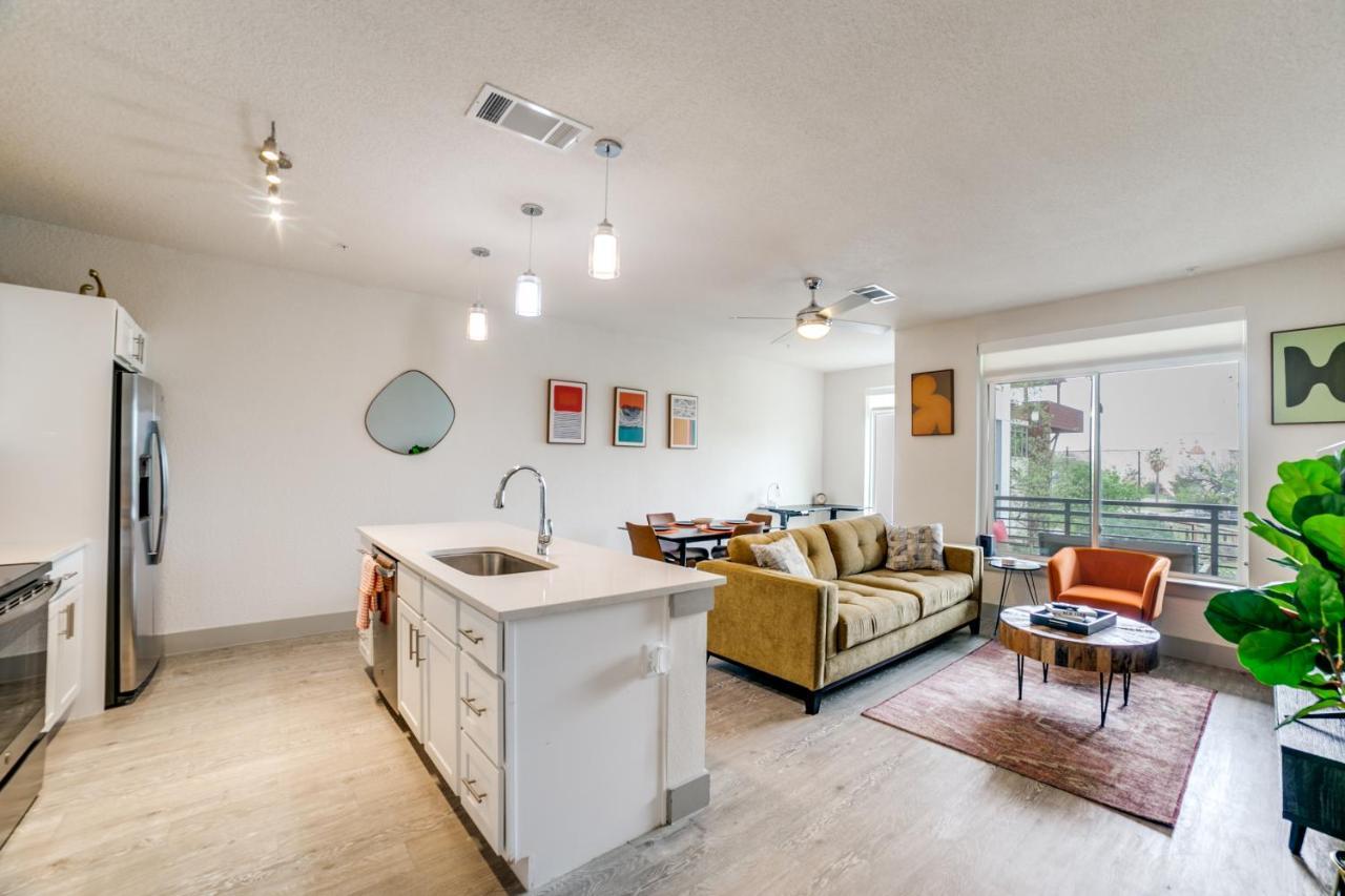 Downtown Apartment With Riverwalk Views Free Parking Pet Friendly Centrally Located On The Riverwalk 샌안토니오 외부 사진