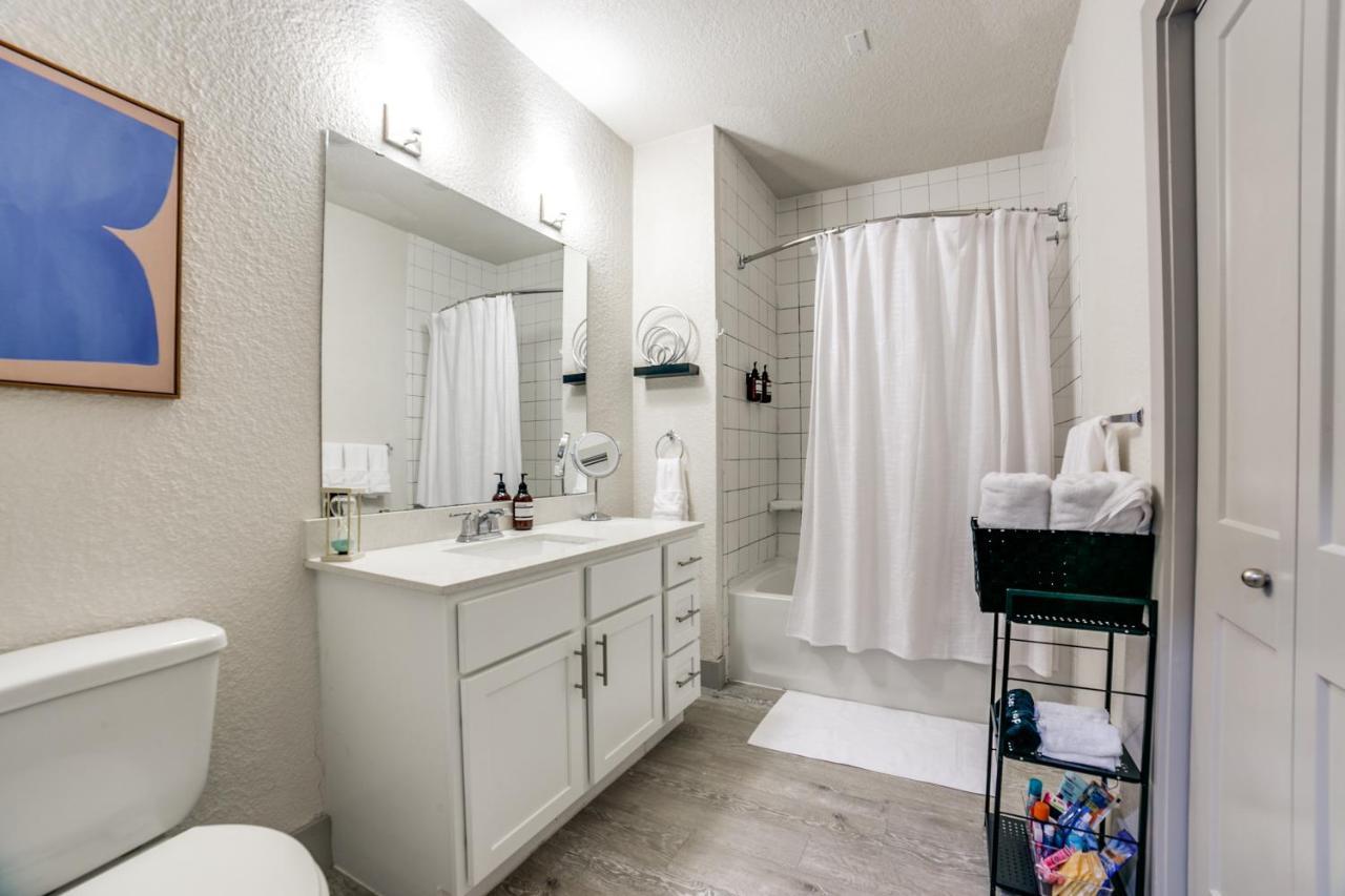 Downtown Apartment With Riverwalk Views Free Parking Pet Friendly Centrally Located On The Riverwalk 샌안토니오 외부 사진