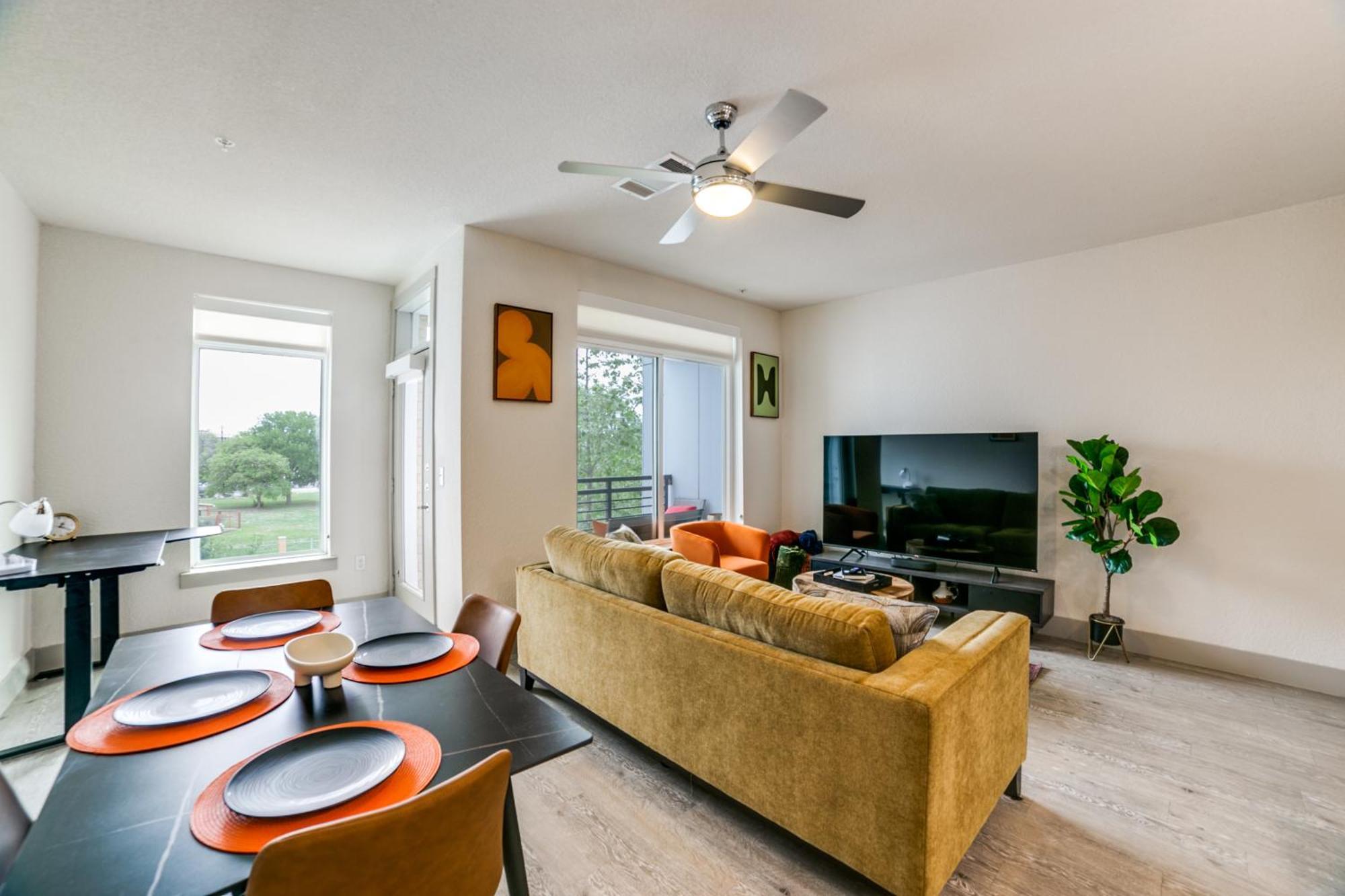 Downtown Apartment With Riverwalk Views Free Parking Pet Friendly Centrally Located On The Riverwalk 샌안토니오 외부 사진