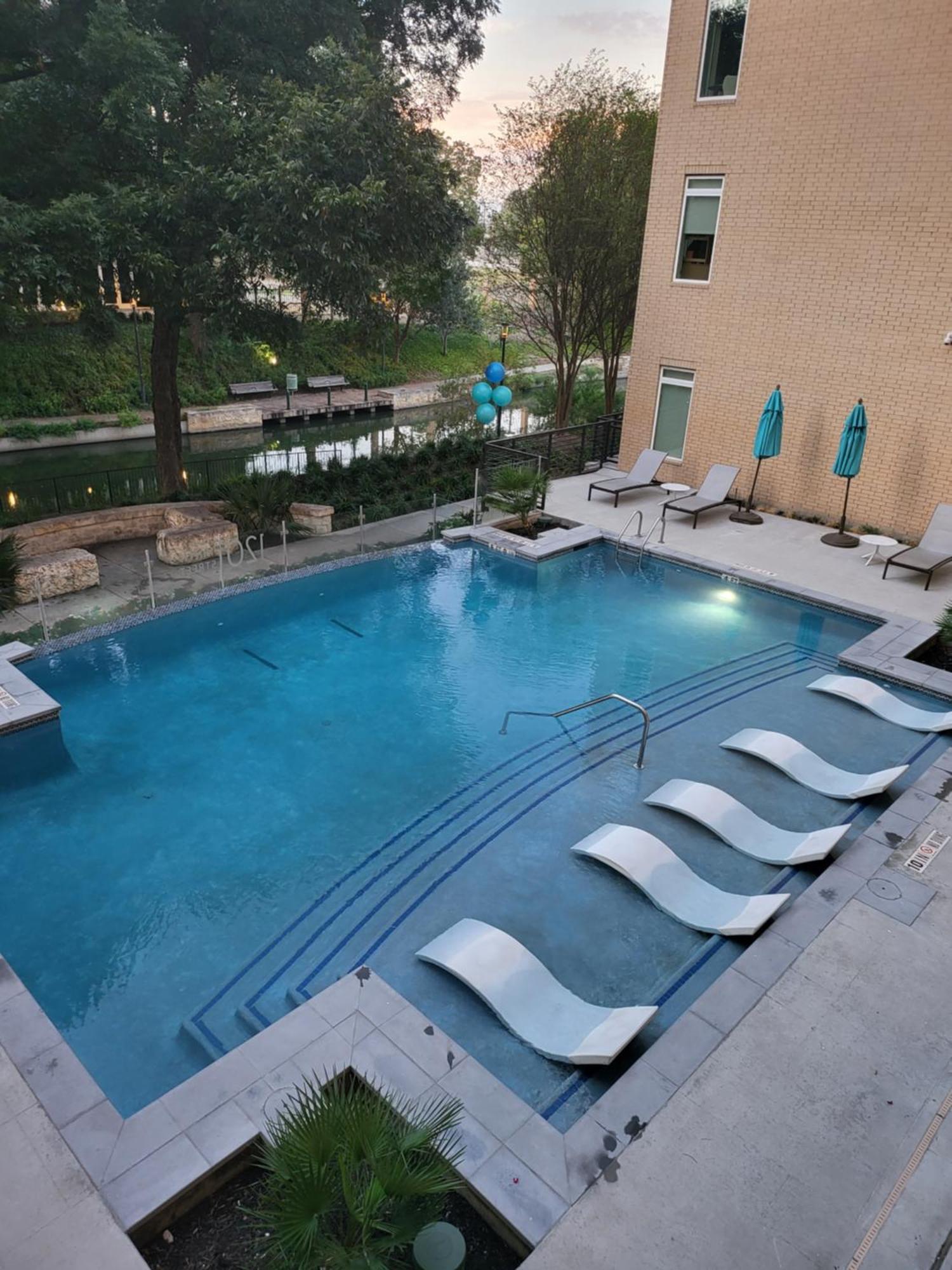 Downtown Apartment With Riverwalk Views Free Parking Pet Friendly Centrally Located On The Riverwalk 샌안토니오 외부 사진